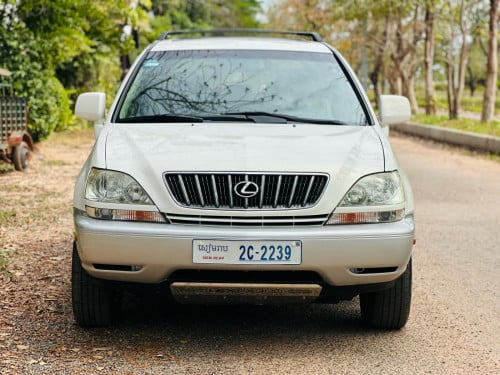 សួរស្តីពុកម៉ែបងប្អូនអ៊ុំពូមីងខ្ញុំចង់លក់ឡានមួយគ្រឿងLexus RX300ឆ្នាំផលិត2003ម៉ាញ៉ែតMCប៉ុង2តំលៃ14500$ត