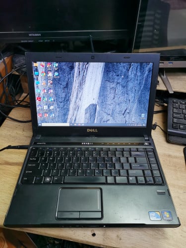 Dell Vostro 3300 Core i5-520M @ 2.40GHz