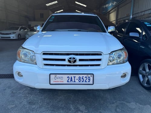 Highlander V4 2004 ប៉ុង​1 កៅអីចុចអូតូ​ ក្នុងលឿង​ ពណ៌​ស