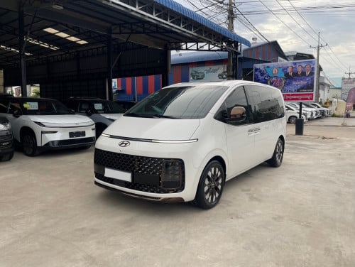 Hyundai STARIA VIP 7 កៅអី Auto Seats 2022 top Options •Engine : Diesel