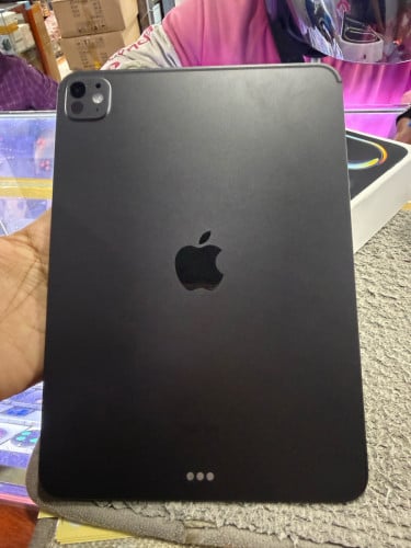 iPad Pro M4 256G WiFi 99% ប្រអប់ឆ្នាំងសាកហ្សុីន