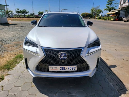Lexus Nx200t 2015 ធានាទឹកថ្នាំមួយជុំ High option