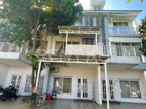 Link house for rent near Aeon2 mall SenSok