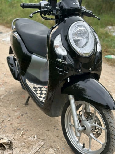 scoopy ក្រុមហ៊ុន តម្លៃ 1680$ចរចាបាន
