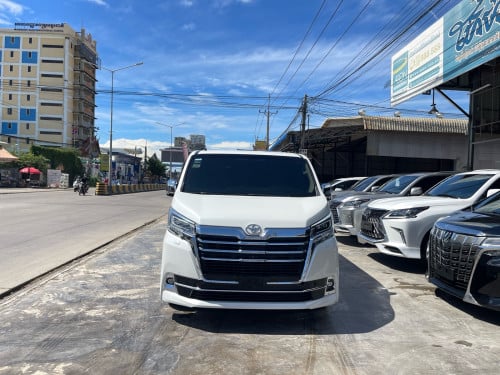Toyota GRANVIA 2020 Premium Full Options•Specs arab  (diesel 2800cc)