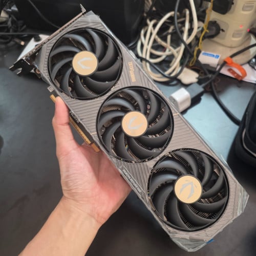 Zotac RTX 5070 TI 16G SFF ស្អាតដូចថ្មី