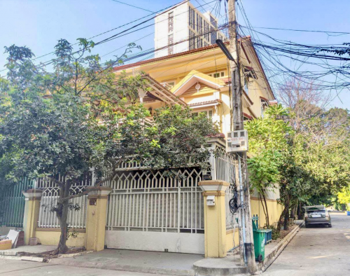 វិឡាភ្លោះកែងសំរាបលក់បន្ទាន់ - ទីតាំង: បុរីប៉េងហ៊ួតស្ទឹងមានជ័យចាស់(លូ៥)