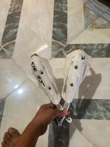 កាងដៃម៉ូតូលក់