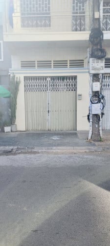 ផ្ទះល្វែងអាជីវកម្មសំរាប់ជួលលើផ្លូវអ៊ូអរដូនពេញ