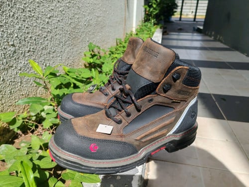 ស្បែកជើងក្បាលដែក