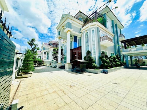 វីឡាទោលសម្រាប់ជួលនៅបុរី​វិមាន​ភ្នំពេញ