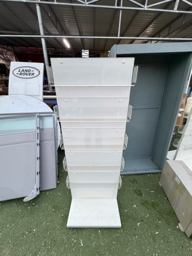 ធ្នេីរតាំងបង្ហាញអាគ្រីលីក