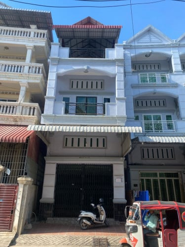 ក្រោយផ្សារសាំផាន់