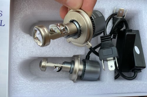 ភ្លើងសម្រាប់ ដាក់ឡានក៏បានម៉ូតូក៏បាន កម្លាំង 200W ភ្លឺខ្លាំង 1គូ 20$