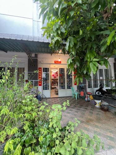 ផ្ទះលក់បន្ទាន់ នៅបុរីពិភពថ្មី គួរស្រូវ3 ពីរជាន់ មានដេគ័រ និង គ្រឿងសង្ហារឹម