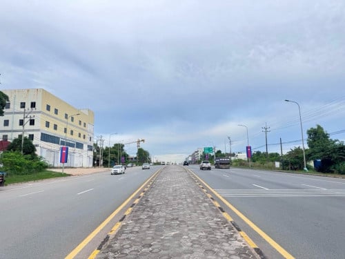 ដី សម្រាប់លក់ ក្រុងព្រះសីហនុ (ស្ថិតលេីផ្លូវជាតិលេខ4)