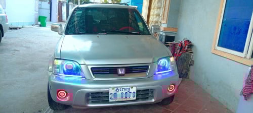 ចង់លក់ឆ្នាំ98ឡានលេហើយស្អាត