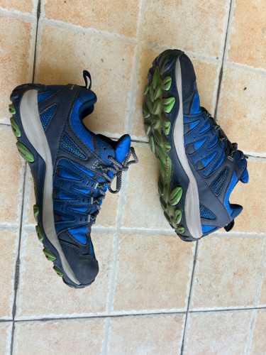 ស្បែកជើង merrel