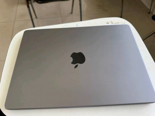 លក់ Model: MacBook M1 Pro 2021 ប្រើផ្ទាល់