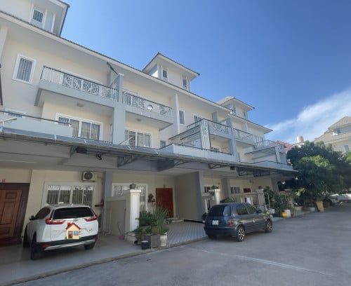 វិឡាសំរាបលក់ ក្នុងបុរីភ្នំពេញថ្មី តំបន់២០០៤ ក្បែរបុរីOrkide