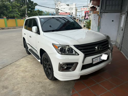 2011 up 2015 គ្រឿង ស្រុីនFull options spec Arab