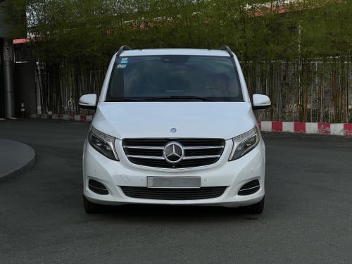 2015 Mercedes-Benz V250 LWB VIP seats