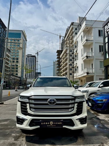 2022年LC300酷路泽4.0L排量