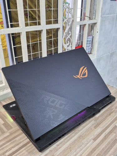ASUS ROG SCAR G733Q