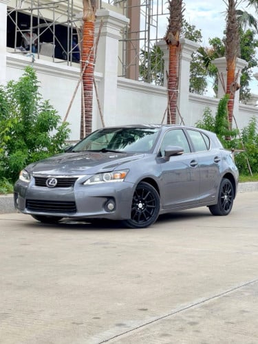 CT200h 2013 Full premium ឡានមូល