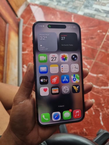 I phone 14pro max LL/A ប្រើ ESIM សុំនុំហ្សុីនទាំងអស់ ចរចារបាន