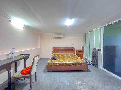 One bedroom house for rent in BKK2 area