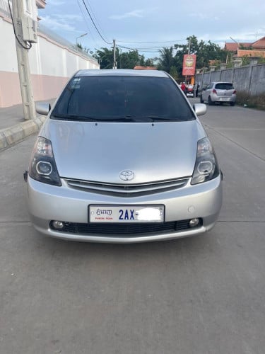 PRIUS 04 FULL options ឡានស្អាតតម្លៃចរចាបាន