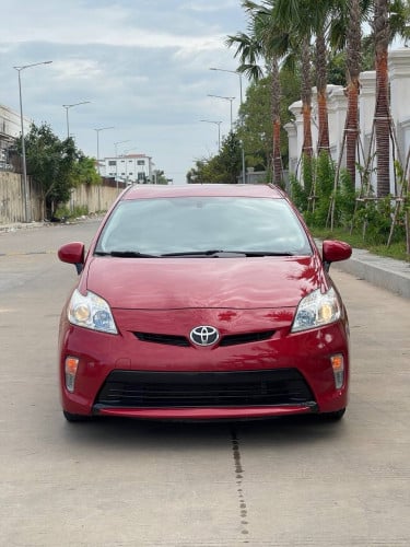 Prius 2012 Option 4 ក្នុងលឿង មូល
