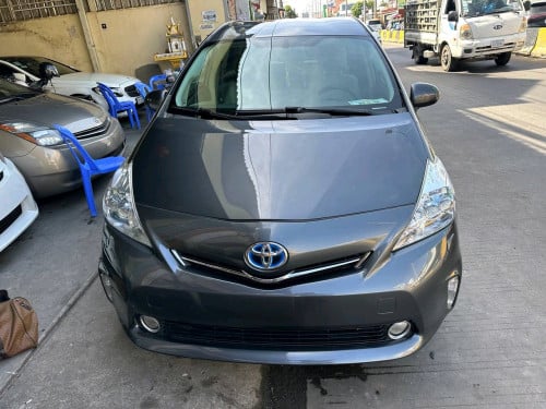 Prius V 2012 Option 5 ក្រដាសពន្ធថ្មី ឡានអត់ច្រេះ