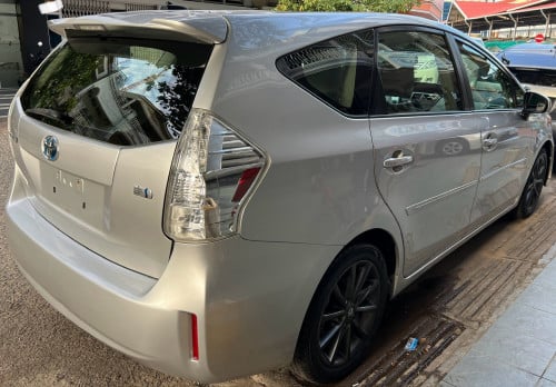 Prius V ឆ្នាំ2012 option5 កប់ ពិន្ទុ74 ភិនភាគមូល tax paper