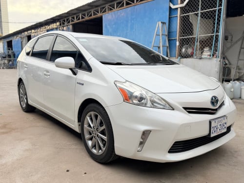 Toyota PriusV 2012 Option 3 ខាងក្នុងលឿង (ឯកសារ​ម្ចាស់ដេីម​ផ្ទាល់) អូតូឆៀកលំដាប់មេឡាន