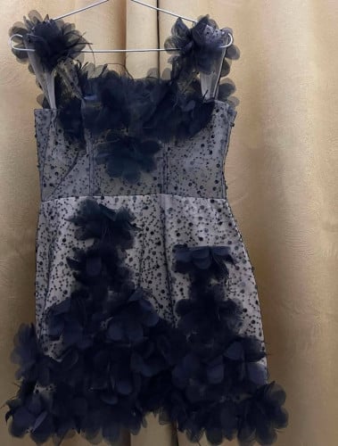 នៅស្អាតទេីបតែទិញពាក់បានមួយដងគត់លក់ក្នុងតម្លៃធូរសម្រាប់អ្នកចង់បាន