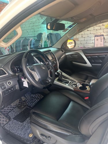 ឡានជិៈផ្ទាល់ខ្លួន