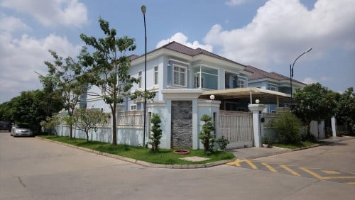 វីឡាភ្លោះកែងសម្រាប់ជួល