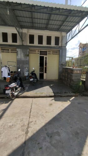 ផ្ទះជួលជាប់ផ្លូវរដ្ឋកែងអាចរកសុីលក់ដូបាន