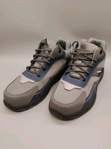 ស្បែកជើងក្បាលដែក