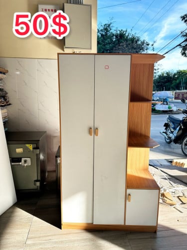 ទូខោអាវថ្មីស្អាត និងមានធ្នើ