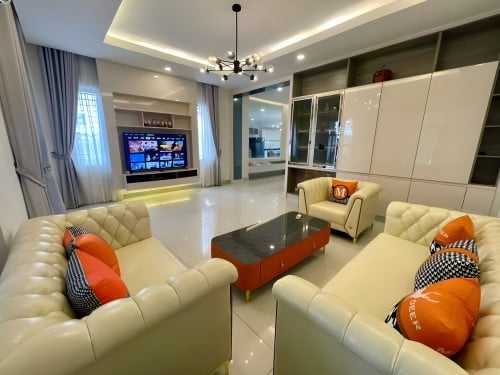 𝐅𝐨𝐫 𝐑𝐞𝐧𝐭: 5-Bedroom Villa- Borey Peng Huot Boeung Snor