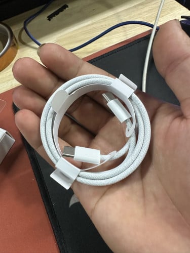 ខ្សែរសាក 60w iPhone 17pm ចុះ