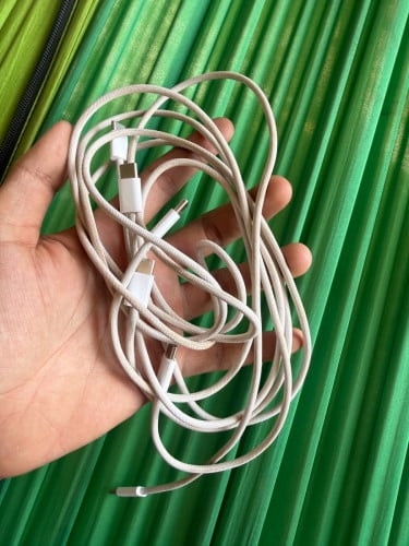 ខ្សែរ Apple type C Zin មាន បី ខ្សែរ មួយតឹក