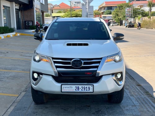2017 Toyota Fortuner កាត់បានថ្មីៗ