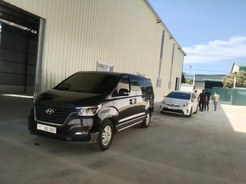 Alphard. Haice. H1. Toyota. Starex. Bus