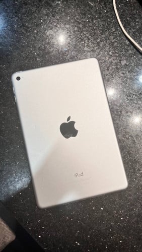 Ipad mini4 ថ្មីស្អាត មិនមានខូចអីទាំងអស់ LLA 128g បងៗមានតម្រូវការអាចសាកសួរព័ត៍មានបាន តម្លៃ 100$ស្តើង