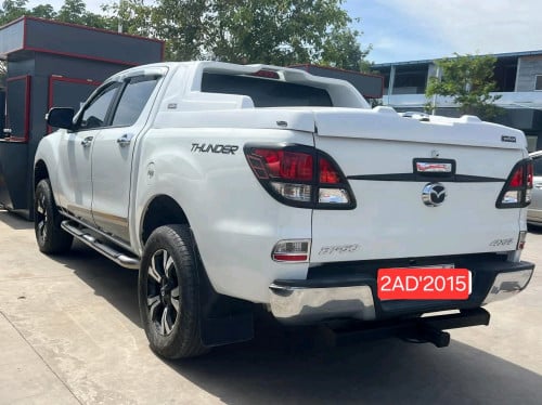 Mazda 2015 full option អូតូកាប់ពីតាស់ 2AD