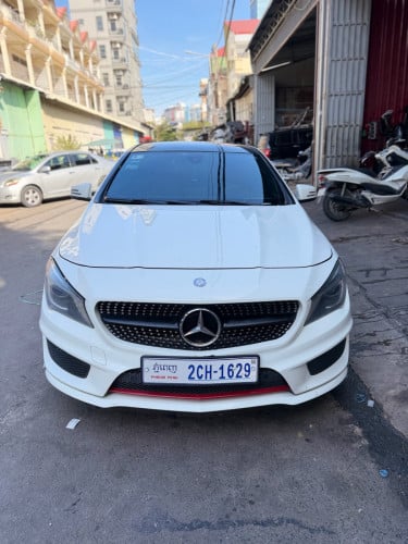Mercedes Benz CLA250 (2015)